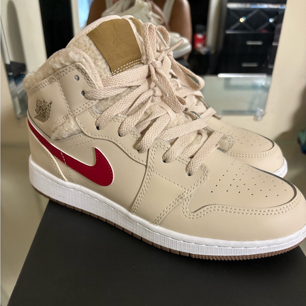 Jordan 1 mid